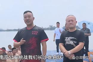 每体：莱万下赛季优先考虑留在巴萨，巴萨也希望他能留队